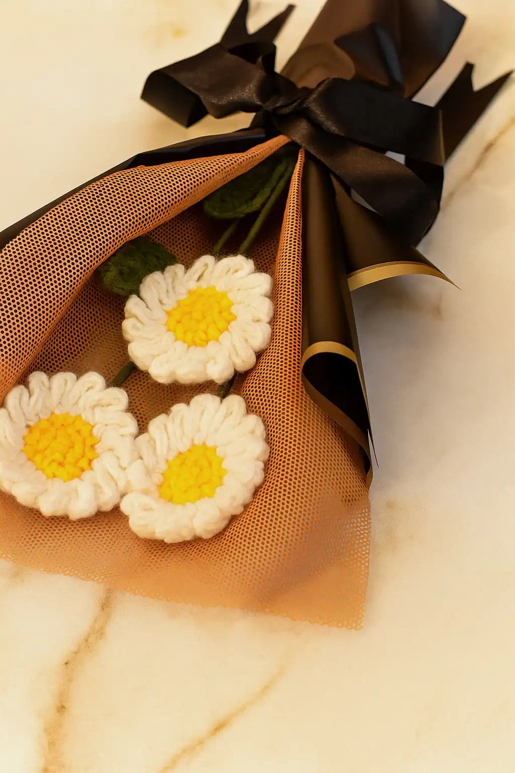 Handmade Crochet Daisy Bouquet with 3 White Blooms – Elegant, Long-Lasting Floral Gift for Home Décor and Special Occasions